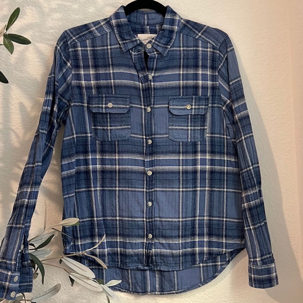 Universal Thread thermal button up